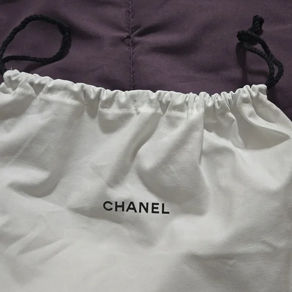 CHANEL White Dust Bag with Black Drawstring - Picture 4 of 5